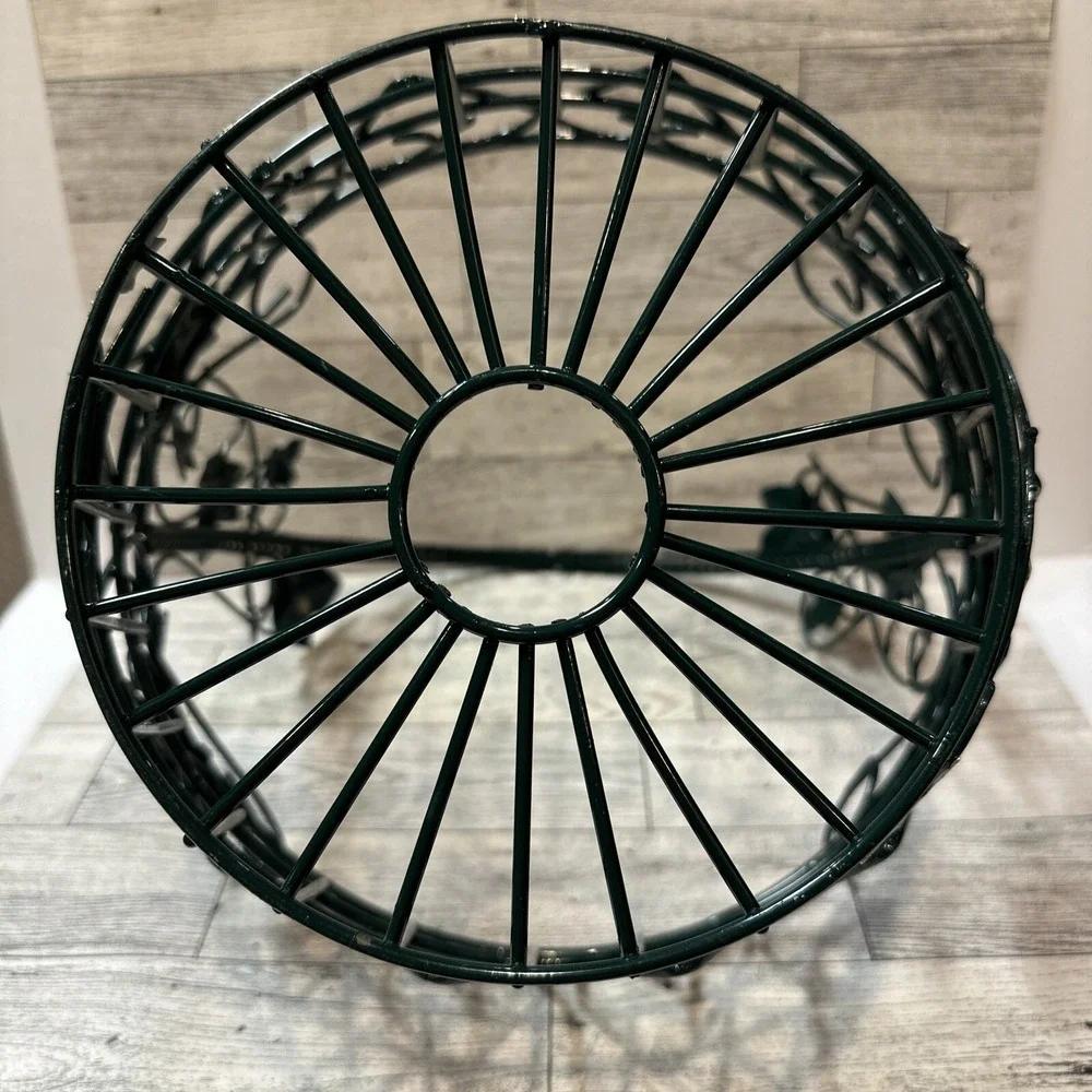 Green Wire Basket w/‎ Leaves 12.5x10